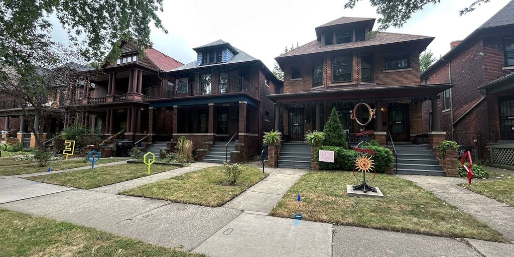 https://detroitfuturecity.com/wp-content/uploads/2024/10/Woodbridge-houses_NM.jpg